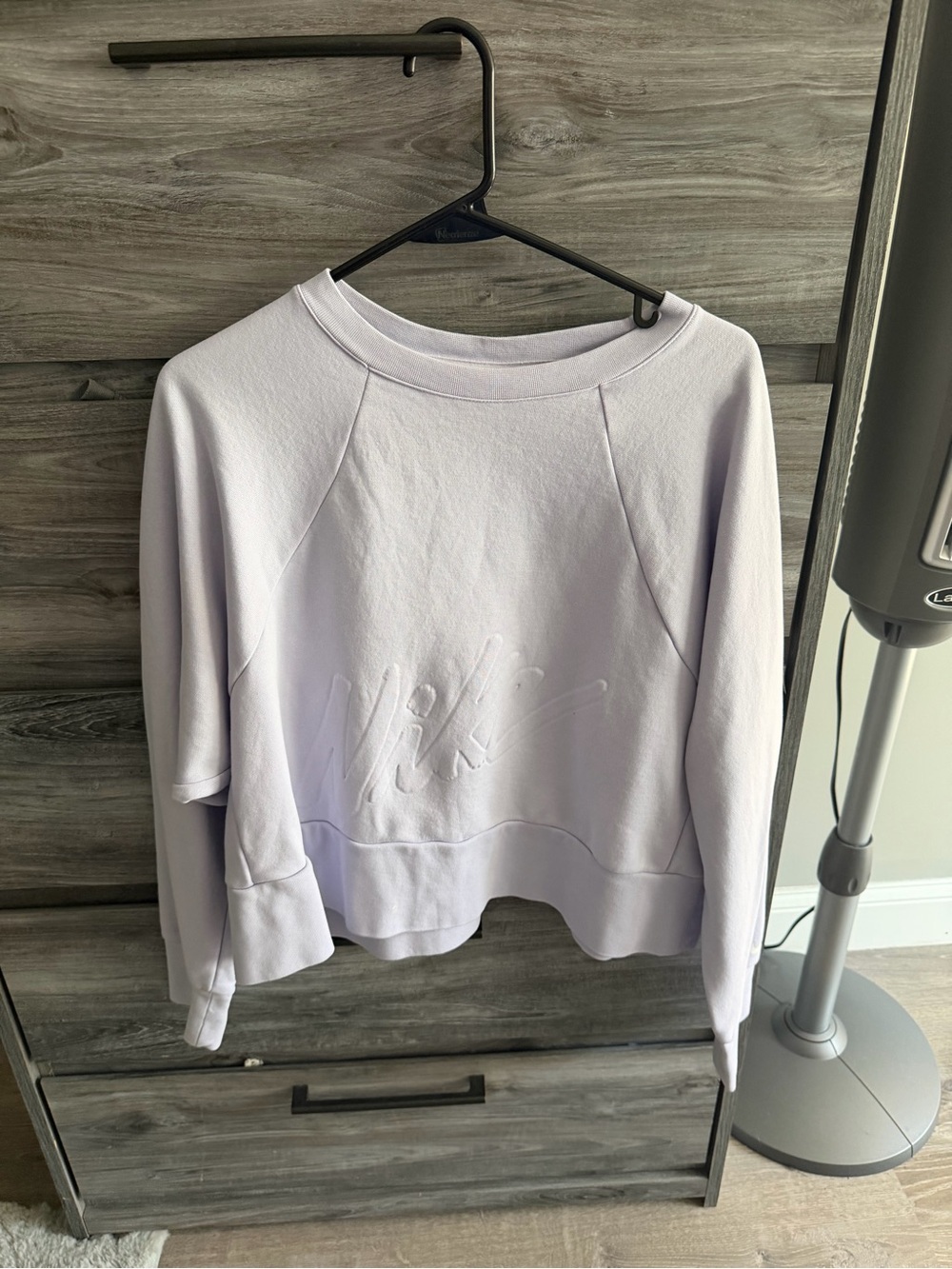 Nike Women’s Light Lavender Embossed Cropped Crewneck Sweatshirt